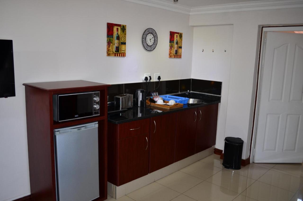 The Meritus Guest House Westville Bagian luar foto
