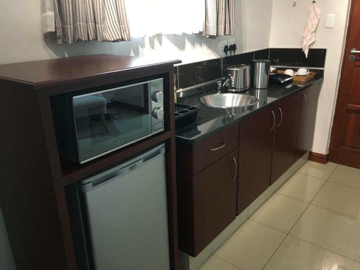 The Meritus Guest House Westville Bagian luar foto